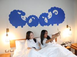 Kokotel Bangkok Surawong, hotel in Bangkok