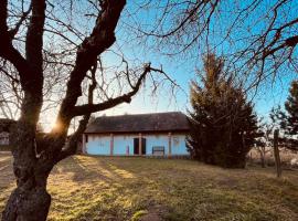 J&oacute;bar&aacute;t Vend&eacute;gh&aacute;z, gistir&yacute;mi me&eth; eldunara&eth;st&ouml;&eth;u &iacute; Vars&aacute;ny