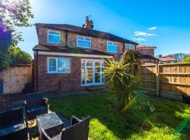 Charming Home in Merseyside, sleeps 7