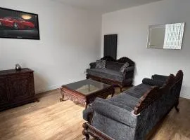 Cozy 2 Bedroom House, sleeps 6