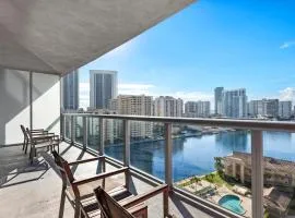 Coastal Luxe Residences - Premium Suites with Pool and Water Views
