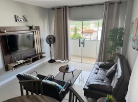 150m da Praia Pereque, 3 quartos, Amplo e Aconchegante, ξενοδοχείο σε Porto Belo