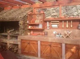 Casa con vistas y BBQ en un Entorno Acogedor