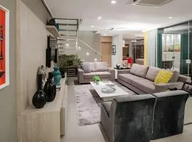 Casa moderna com 4 suítes e terraço