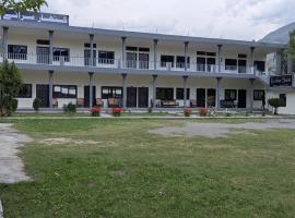 Kunhar Sarai Hotel Balakot - 1 MASTER & 1 TWIN BED ROOM, hotel v destinaci Bālākot