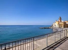 4 Bedroom Lovely Apartment In Camogli
