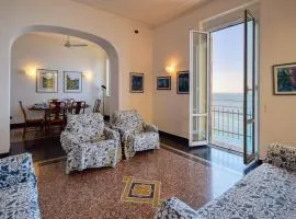 4 Bedroom Lovely Apartment In Camogli