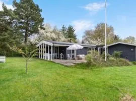 Cozy Home In Føllenslev With Wifi