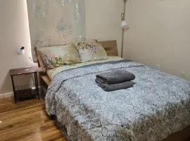Honey queen room 5