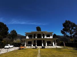 Pine View Retreat by Pluto Homes, hotel v destinaci Topa