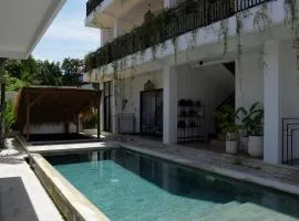 ChinGiack Apartments Canggu Pool and Terrace