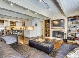 Walk Everywhere! Deluxe Aspen Condo, hotel em Aspen