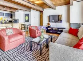 Modern Condo, 1 Block to Gondola - Ideal Vacation Location