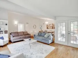 Remodeled 3 bedroom with central location Carrollton
