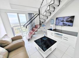 Cozy 1BR Casa De Parco Apt with Pool & Gym, hotel v destinaci Samporo