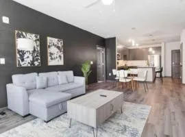 Luxurious King 2BR Suite in North Raleigh!