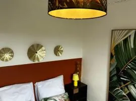 Foyal Toloman - Mango room