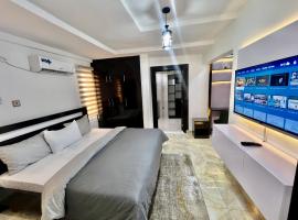Konar-Apts, Cozy Room with private kitchen, City view Balcony, 24hrs power, Security, Wifi, Gwarinpa Express by Dawaki Junction, hotel v destinaci Gwarinpa