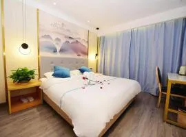 Longchen Holiday Hotel