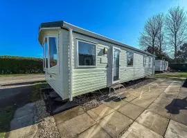 Lovely 6 Berth Caravan At Southview Holiday Park Ref 33032Cl