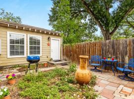 Elm Street Bungalow: Seguin şehrinde bir bungalov