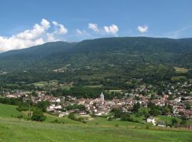 Au pied des Alpes, guest house in Vaulnaveys-le-Haut