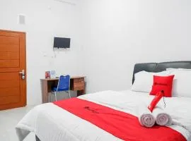 RedDoorz Plus at Hotel Lestari Karema Mamuju