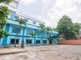 Dancenter Senapelan Near Rsud Petala Bumi Formerly De Town Hotel
