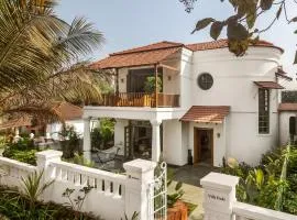 Villa Fado Assagao with 4 BHK & Big Private Pool & Garden with Balcony & Caretaker