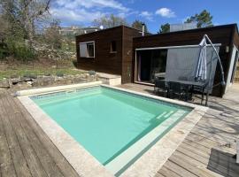 Villa Les Galets, hotel v destinaci Salavas