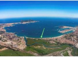 Beachfront Studio - Private Kitchen and Bath, hotel v destinaci Algeciras