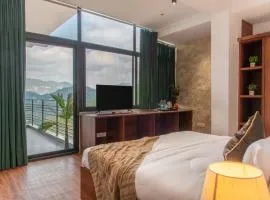 Royal Apartments Kasauli I Restaurant I Lift I Roof top Cafe I Self cooking also available I Bonfire I Best View