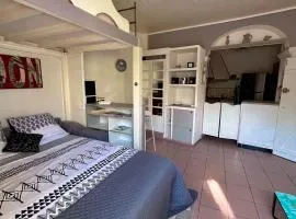 BEAU STUDIO pour 4 p à 5 mn de la plage