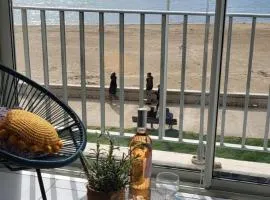 Le Royal 180-degree view of the sea !