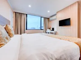Dancenter Bangkok Travellers Hotel