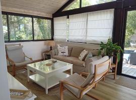 Le Chalet d'Isabelle-sur la v&eacute;lodyss&eacute;e-drap-serviette, H&uuml;tte in Sainte-Eulalie-en-Born