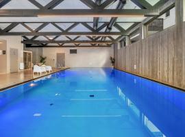 &Aring;ros Seaside Apartment with Pool, Jacuzzi & Sauna, hotel con alberca en Kristiansand