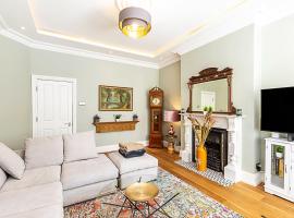 Chic Garden Flat in Leafy Ealing, hotelli kohteessa Ealing