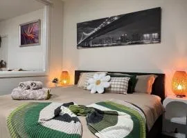 Emporium Luxe 1BR King Suite - Prime CBD Location