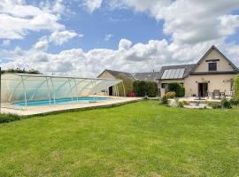 Country House with swimming pool, hotel di Épeautrolles
