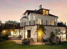 Big and beautiful Villa in Nyhamnsläge