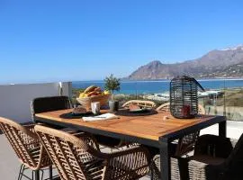 One Luxury House Above The Sea