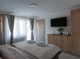 Kolonja Apartmani