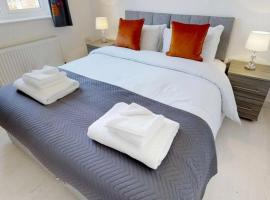 StayZo Cole Green Lane Accommodation- FREE Parking, hotel i Welwyn Garden City