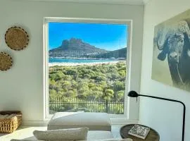 Pingu Beachhouse with Jacuzzi Hout Bay Cape Town
