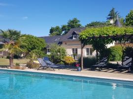 La Tourelle - Bed and Breakfast et gîte、Changéのホテル