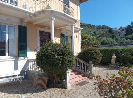 Meine Sonne Riviera Cottage, apartment in historic villa, hotel v destinaci Imperia
