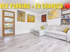 Family House in the Heart of Hanwell with 5 stars!