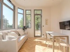 Studio confortable avec terrasse, Ecully