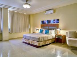 Hotel Libertad at historic main street, alojamiento con cocina en Santo Domingo